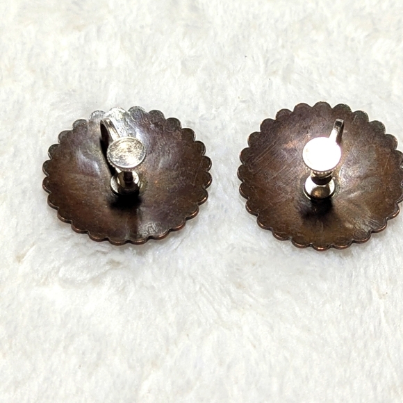Vintage 60's Copper Concho Stamped Screw Back Southwestern Earrings - Picture 3 of 8
